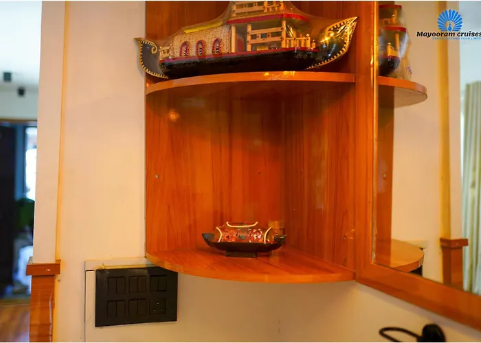 Mayooram Cruises -Luxury Houseboat